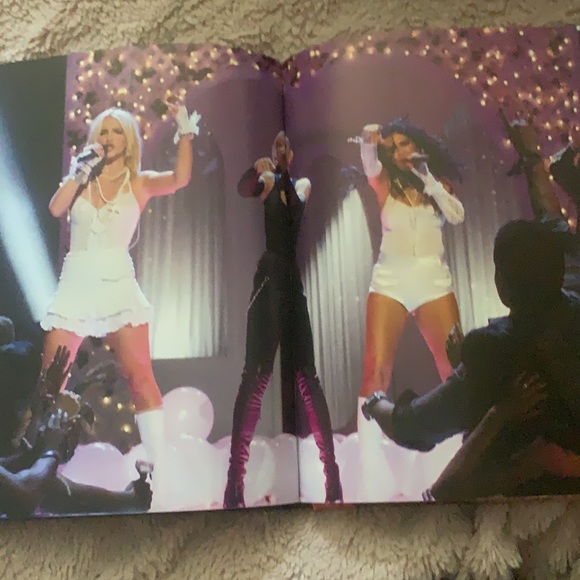 Unofficial Britney pop princess 128 pages - Picture 5 of 5